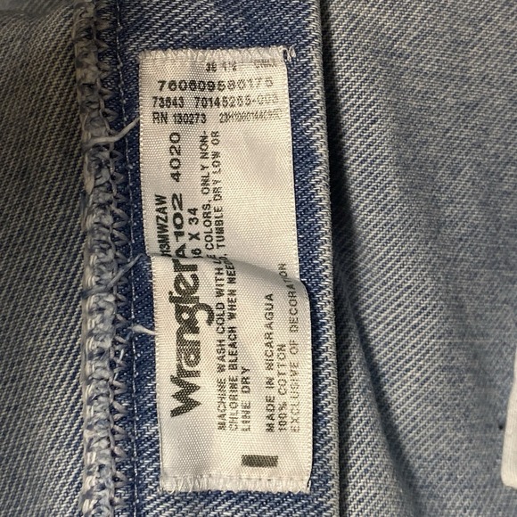 Wrangler Cowboy Western Light Washed Blue Jeans Men's 36x34 Denim Distressed - Picture 4 of 9
